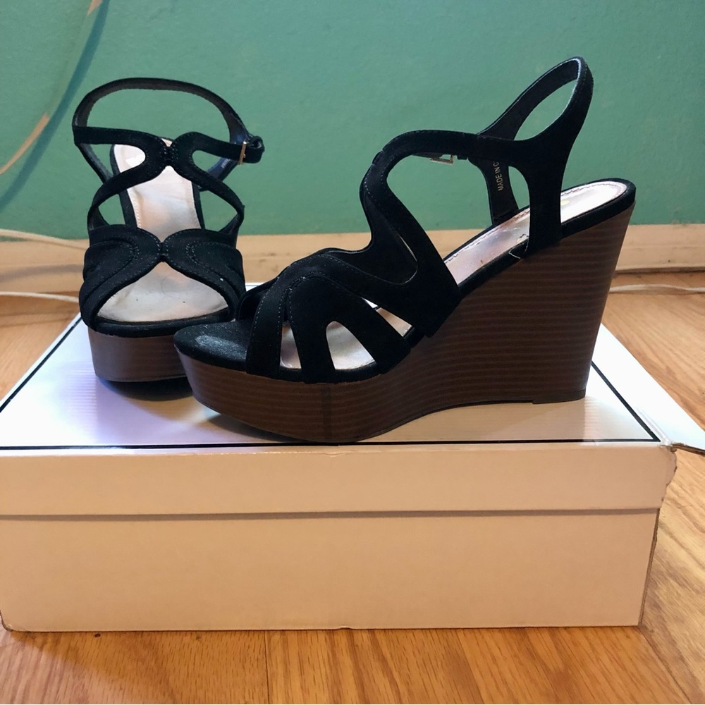 Black and brown wedges